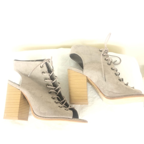 Torrid lace up cut open heel ankle boots size 9W - Picture 2 of 7